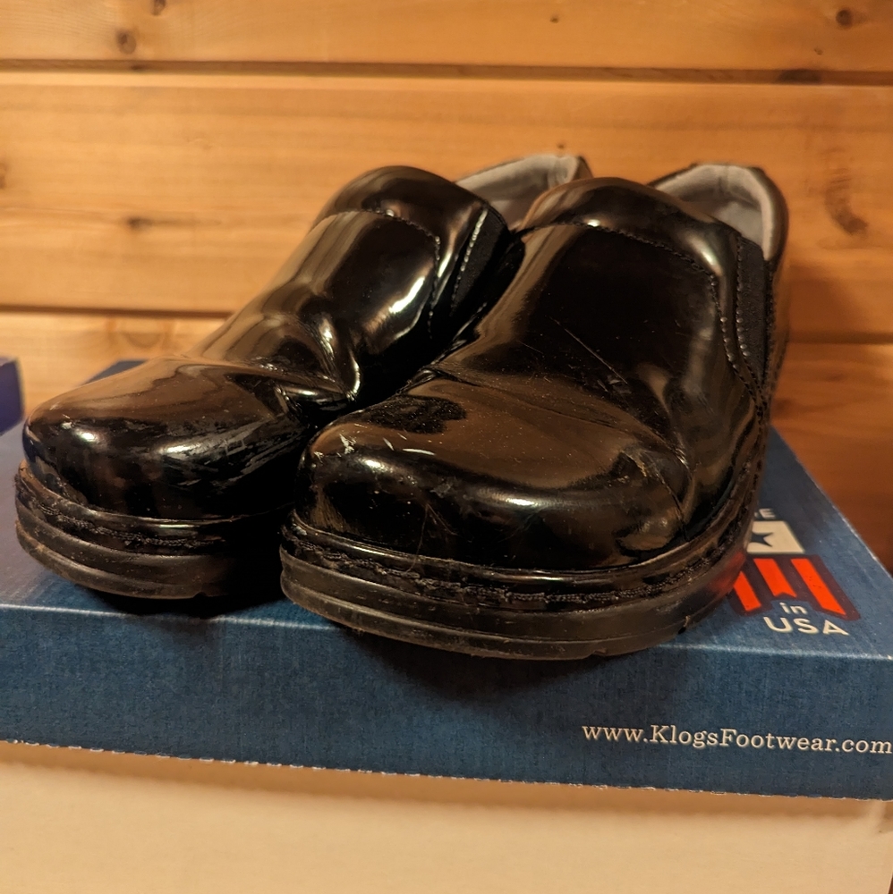 These are used clogs shoes